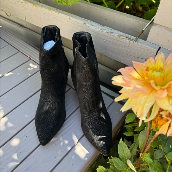 NWT 8.5WW extra wide black booties - Picture 6 of 15